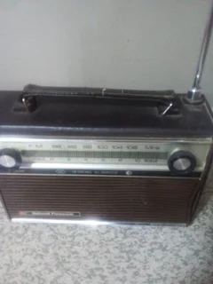 VINTAGE 1970,S RADIO NATIONAL PANASONIC FM ALL TRANSISTOR PORTABLE NEEDS BATTERY