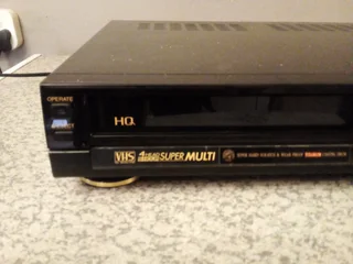 SHARP VHS VIDEO MACHINE 4  HEAD SUPER MULTI  WITH REMOTE DOES COME ON BUT NOT WORKING PROPERLY