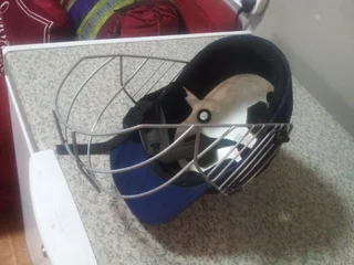 CRICKET HELMET SIZE LARGE  R175