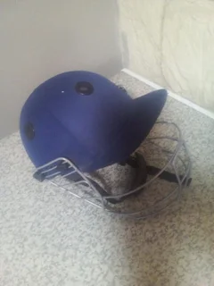 CRICKET HELMET SIZE LARGE  R175