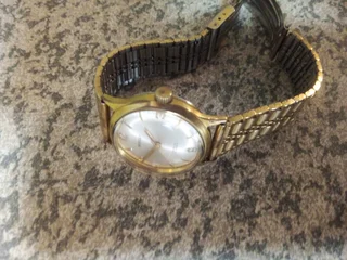 1960,s Bentley Mechanical Wind Up Watch 17 Jewels Gold Plated R350