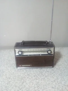 VINTAGE 1970,S RADIO NATIONAL PANASONIC FM ALL TRANSISTOR PORTABLE NEEDS BATTERY