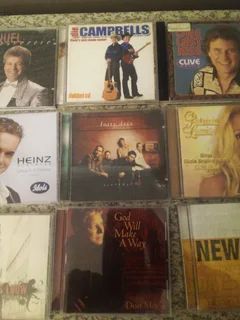 CD,S MEESTAL AFRIKAANS 30 TEEN R5 EEN. MOET ALMAL NEEM