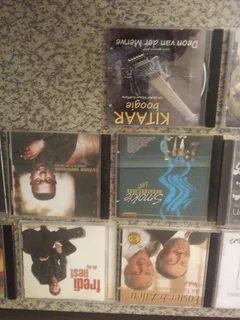 CD,S MEESTAL AFRIKAANS 30 TEEN R5 EEN. MOET ALMAL NEEM