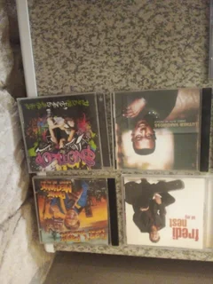 CD,S MEESTAL AFRIKAANS 30 TEEN R5 EEN. MOET ALMAL NEEM