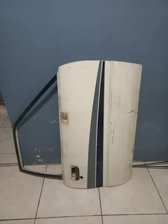 Toyota raider drivers door