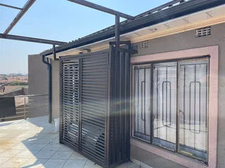 42k Income Generating Property &#64; Tembisa - 15 bachelor rooms, 95% tenant occupancy