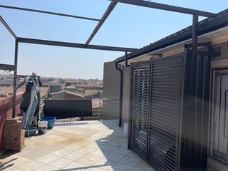 42k Income Generating Property &#64; Tembisa - 15 bachelor rooms, 95% tenant occupancy