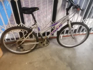 Trek 800 Sport bicycle.This is a bargain!!!