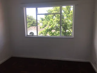 Single room to let in 3 Bedroom Sunny & Bright Gardens apartment