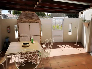 Accommodation for a outbuilding in Ottery Cape Town