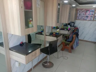 Full Furnished Container Barbershop Negotiable.