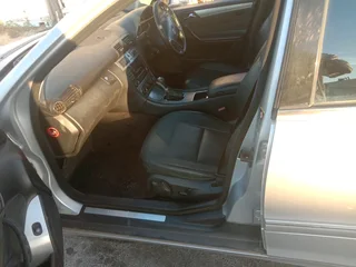 2003 C180 MERCEDES MERCEDES BENZ KOMPRESSOR AUTOMATIC NEGOTIABLE.