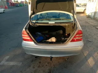 2003 C180 MERCEDES MERCEDES BENZ KOMPRESSOR AUTOMATIC NEGOTIABLE.