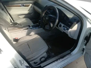 2915 C180 MERCEDES MERCEDES BENZ BLUE EFFICIENCY NEGOTIABLE.