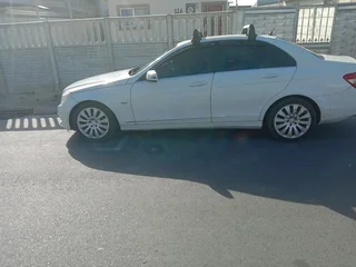 2915 C180 MERCEDES MERCEDES BENZ BLUE EFFICIENCY NEGOTIABLE.