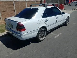 230C MERCEDES BENZ AUTOMATIC NEGOTIABLE.