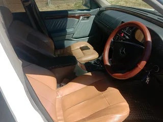 230C MERCEDES BENZ AUTOMATIC NEGOTIABLE.