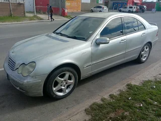 2006 C180 MERCEDES MERCEDES BENZ KOMPRESSOR AUTOMATIC NEGOTIABLE.