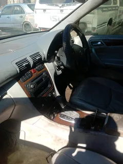 2006 C180 MERCEDES MERCEDES BENZ KOMPRESSOR AUTOMATIC NEGOTIABLE.