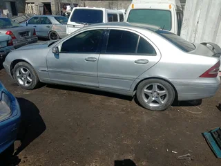 2006 C180 MERCEDES MERCEDES BENZ KOMPRESSOR AUTOMATIC NEGOTIABLE.