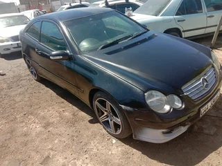 2003 C230 MERCEDES BENZ AUTOMATIC NEGOTIABLE.