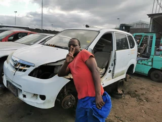2002 Nissan Hardbody 2.7D - Stripping for Spares