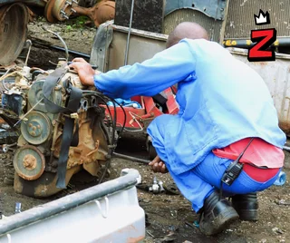 1999 Nissan Hardbody 2.5D - Stripping  for Spares