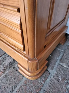 Chest of drawers (1080mm x 520mm x 1200mm H)