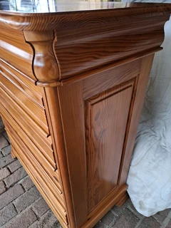 Chest of drawers (1080mm x 520mm x 1200mm H)