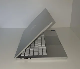 Touchscreen 11th i7/16G/1TB ssd Razer Book 13 Model:RZ09-0357