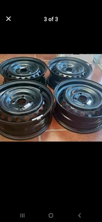 Ford 14/15 inch Rims, Hubcaps optional