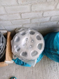 Peougot rims abd hubcaps 15"