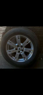 Discovery Jeep 19" rim plus tyre as new.