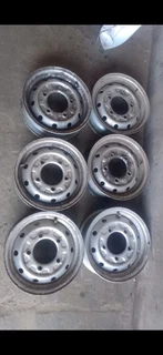 Kia 2700 rims Huge special As new.