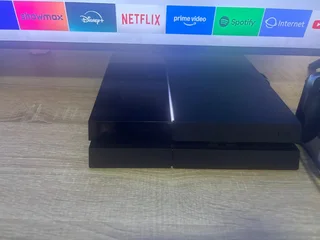 PlayStation 4 Bundle – Excellent Condition &#43; Games &amp; Accessories