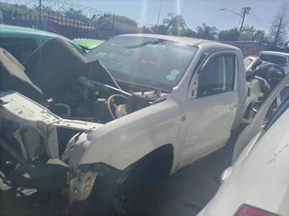 Vw Amarok stripping for spares Call or WhatsApp me 0636348112