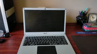 Mecer Laptop Intel core i3, great condition