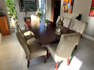 Saligna dinningroom set.