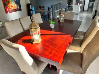 Saligna dinningroom set.