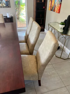 Saligna dinningroom set.