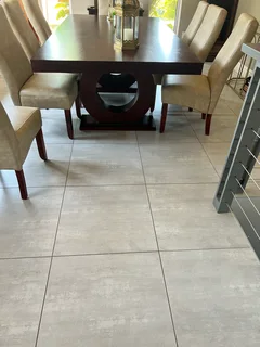 Saligna dinningroom set.