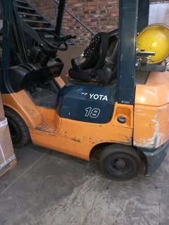 2005 Toyota 18 Ton Gas Forklift.