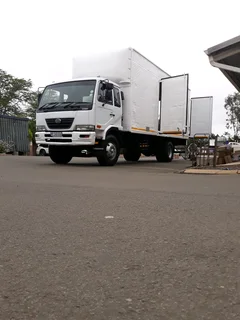 8Ton truck for hire