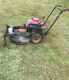 Honda self driving lawnmow