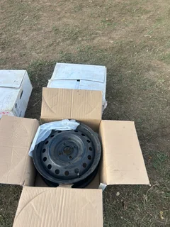 Hyundai rims with wheel caps