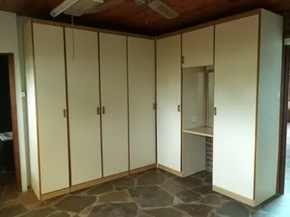 Spacious 2 Bedroom Flat Ashley