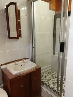 Spacious 2 Bedroom Flat Ashley