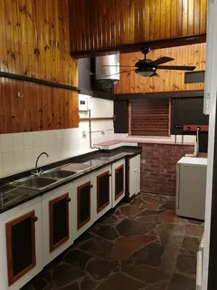 Spacious 2 Bedroom Flat Ashley