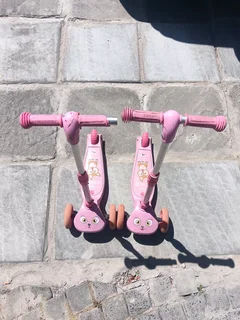 Girls scooter with light up wheels